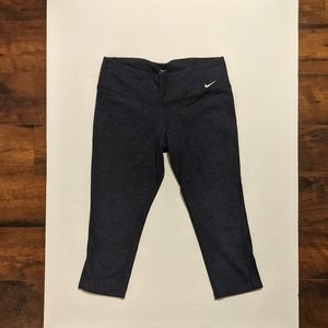 SOLD - Nike dry fit knee length leggings large